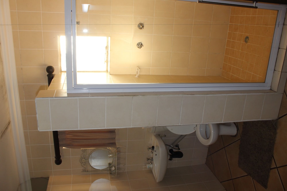 Royal Game Guest House 50/50