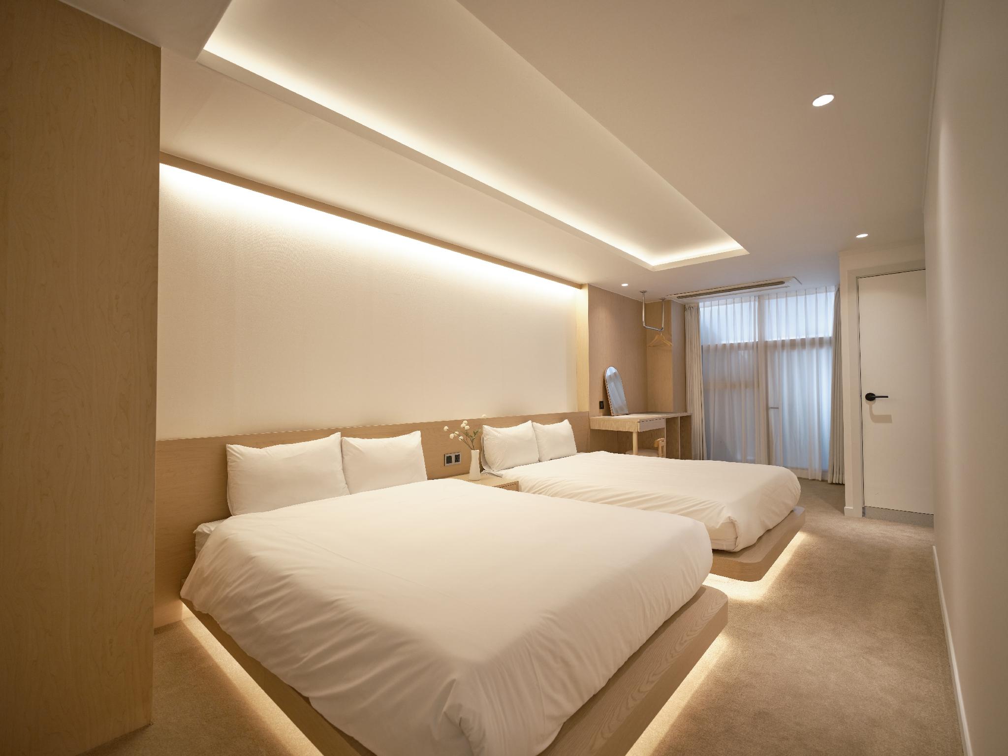 Grand, Suite, Private Floor, Main Building