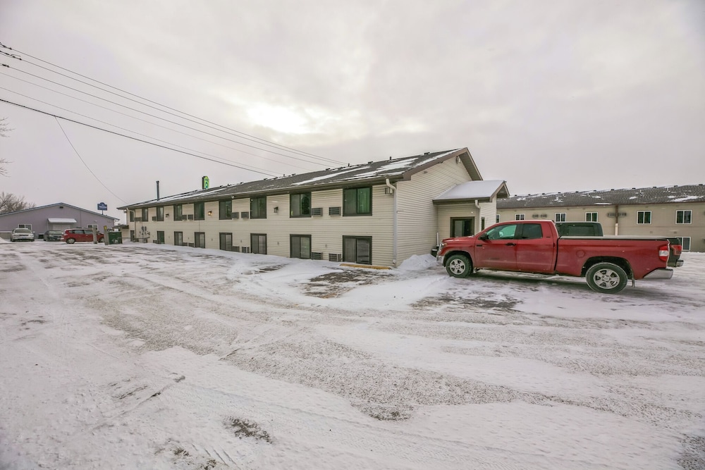 Hotel 8 Fergus Falls 5/49