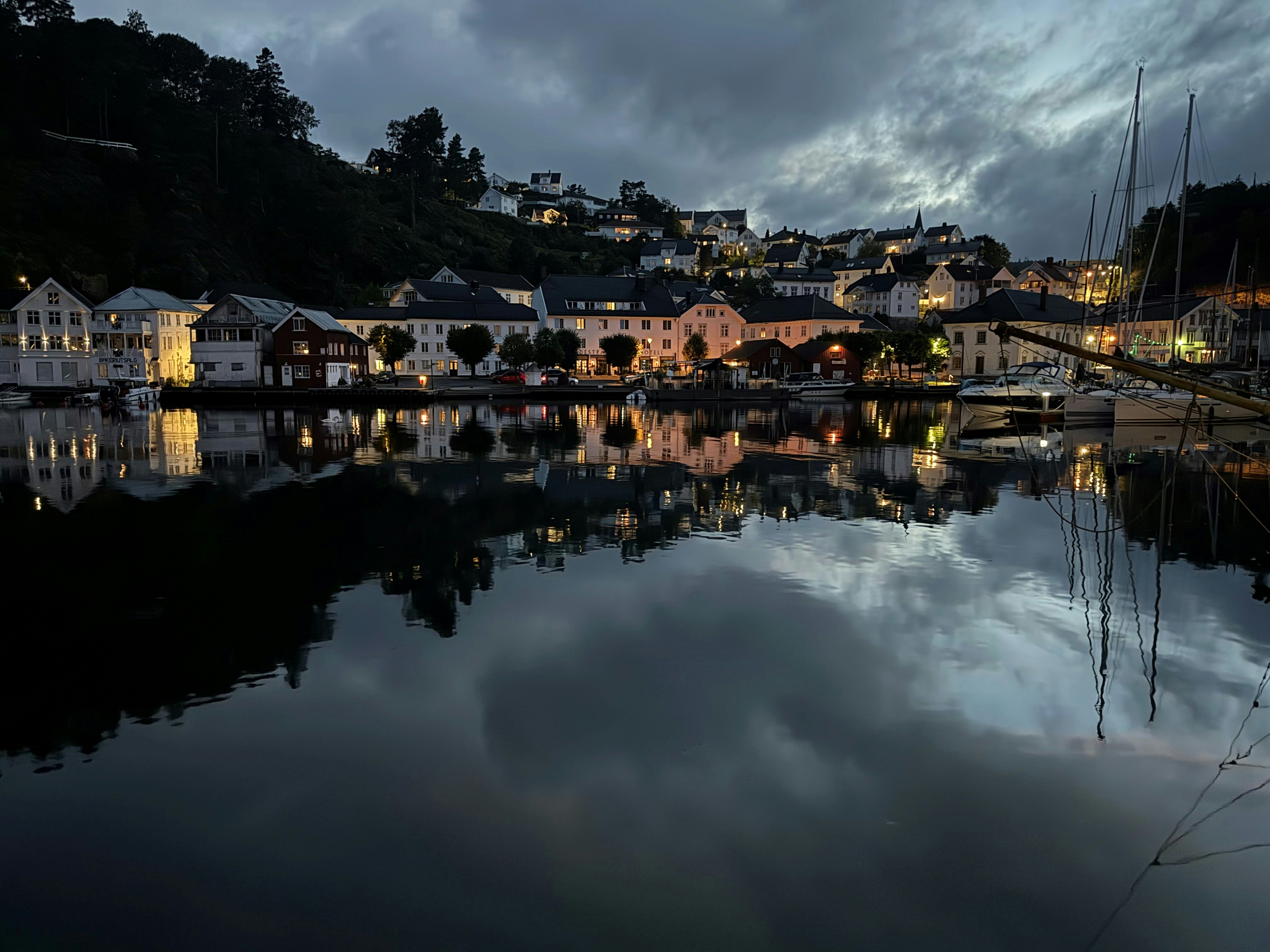 Tvedestrand Fjordhotell 50/51