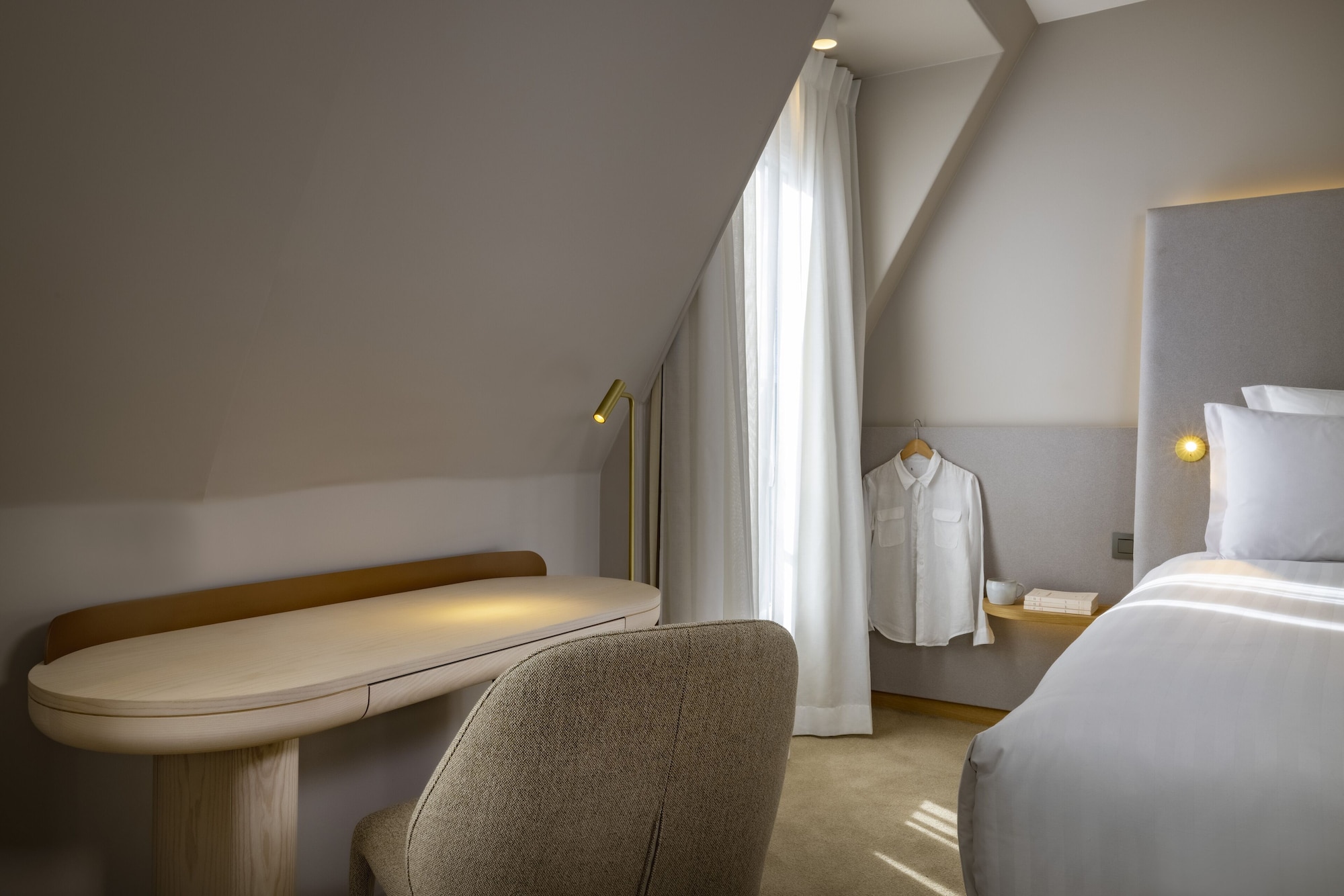 Junior Suite, King Bed, Hotel Beige (ex. Hotel Plaza Opera) 5/7