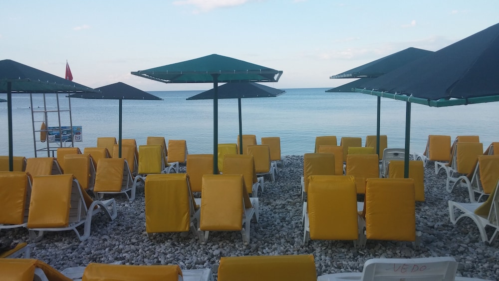 Romeo Beach Hotel 40/46