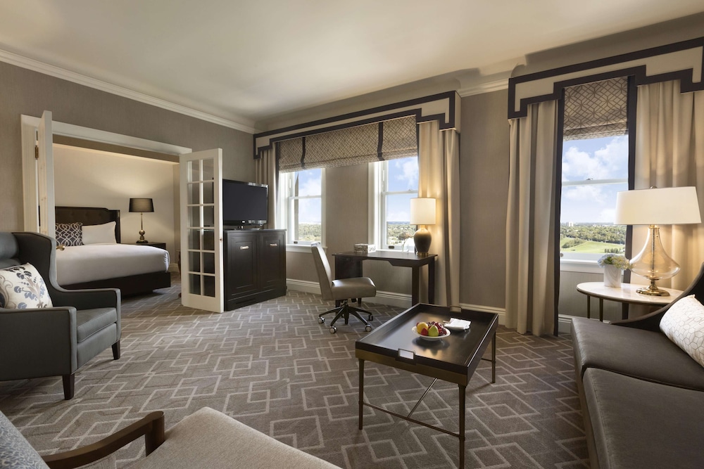 Fairmont Hotel Macdonald 46/62