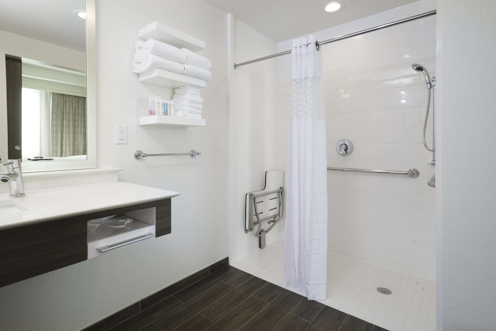 Hampton Inn and Suites Phoenix East Mesa 12/36