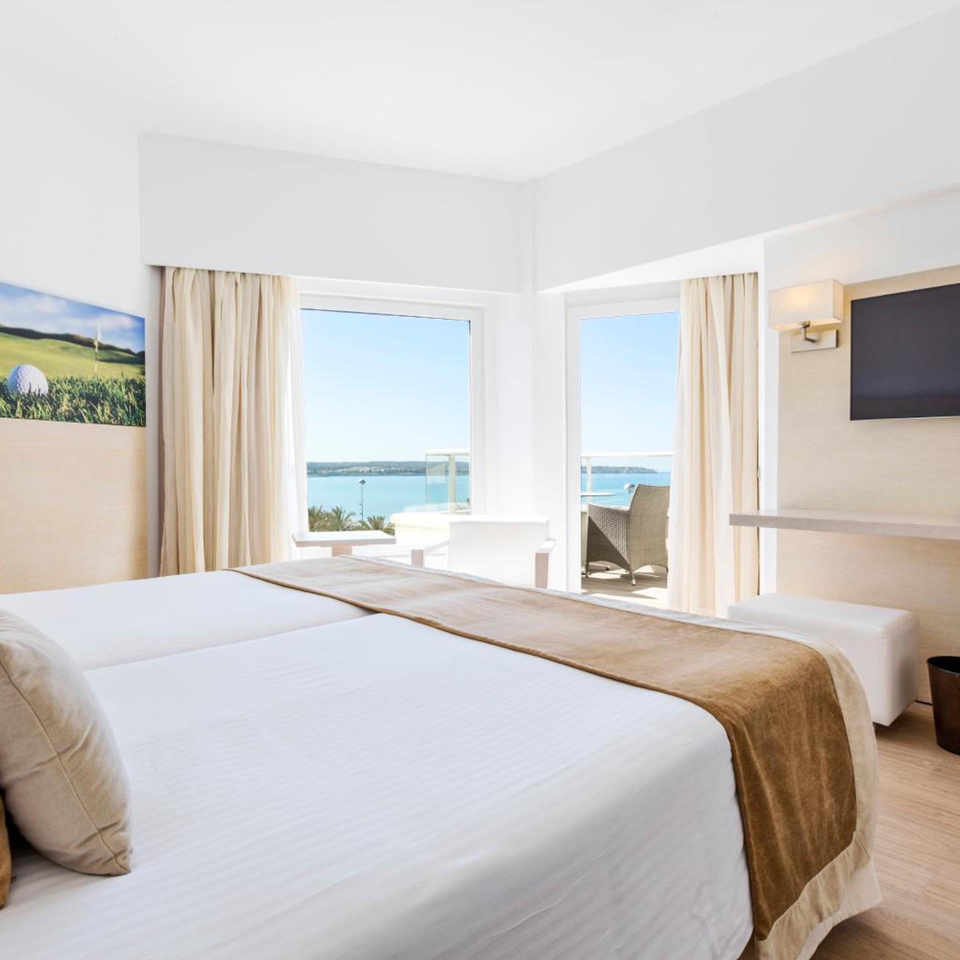 Room, Double or Twin Bed, Lateral Side Sea View