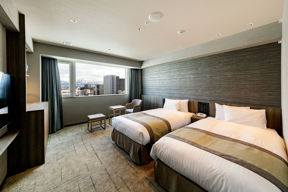Deluxe, Twin Beds, Murphy Bed