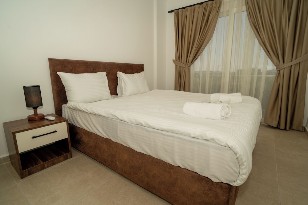Crown Salamis Hotel 7/25