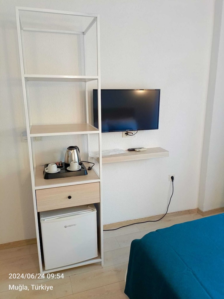 Mia Hill Suites 31/40