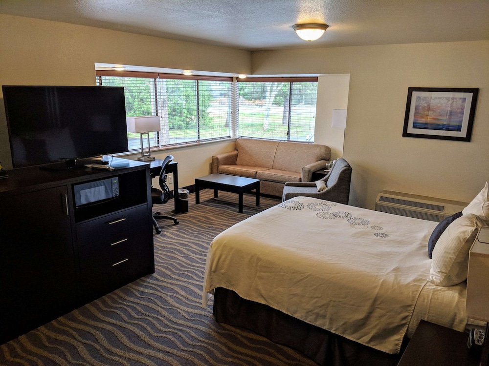 Best Western Plus Edmonds Harbor Inn 20/40