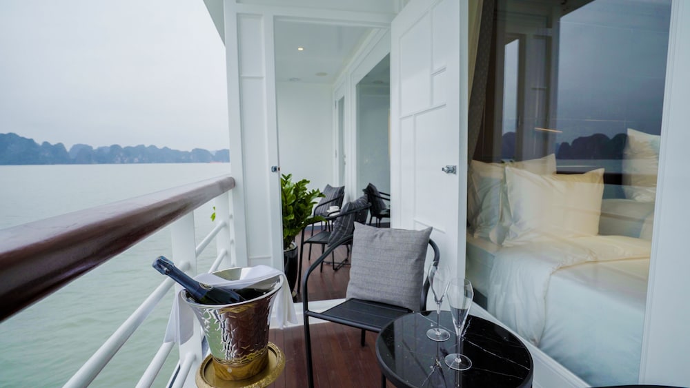 Paradise Grand Cruise – Lan Ha Bay 41/65