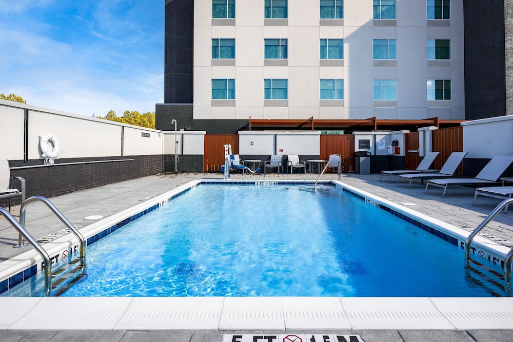 TownePlace Suites Canton Riverstone Parkway 12/38