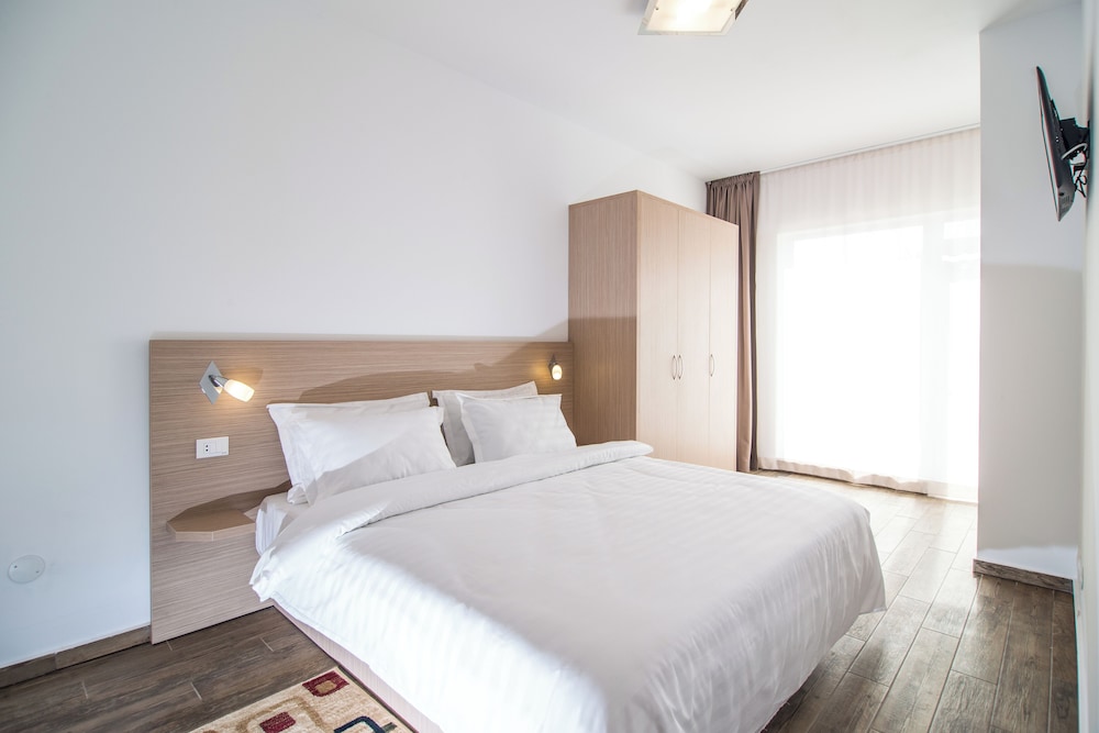 1 BEDROOM, CITY, APARTMENT