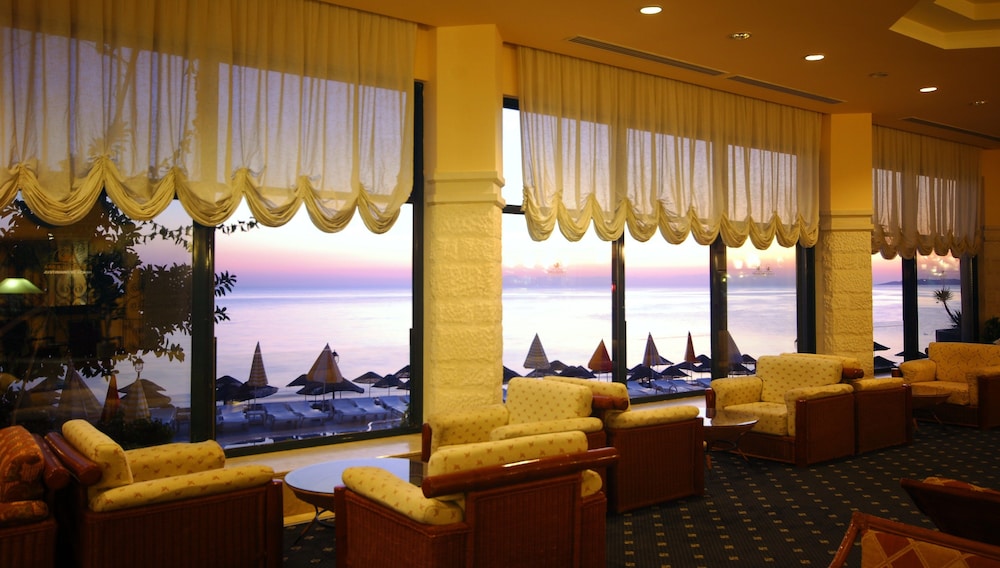 Aska Just In Beach Hotel 24/44