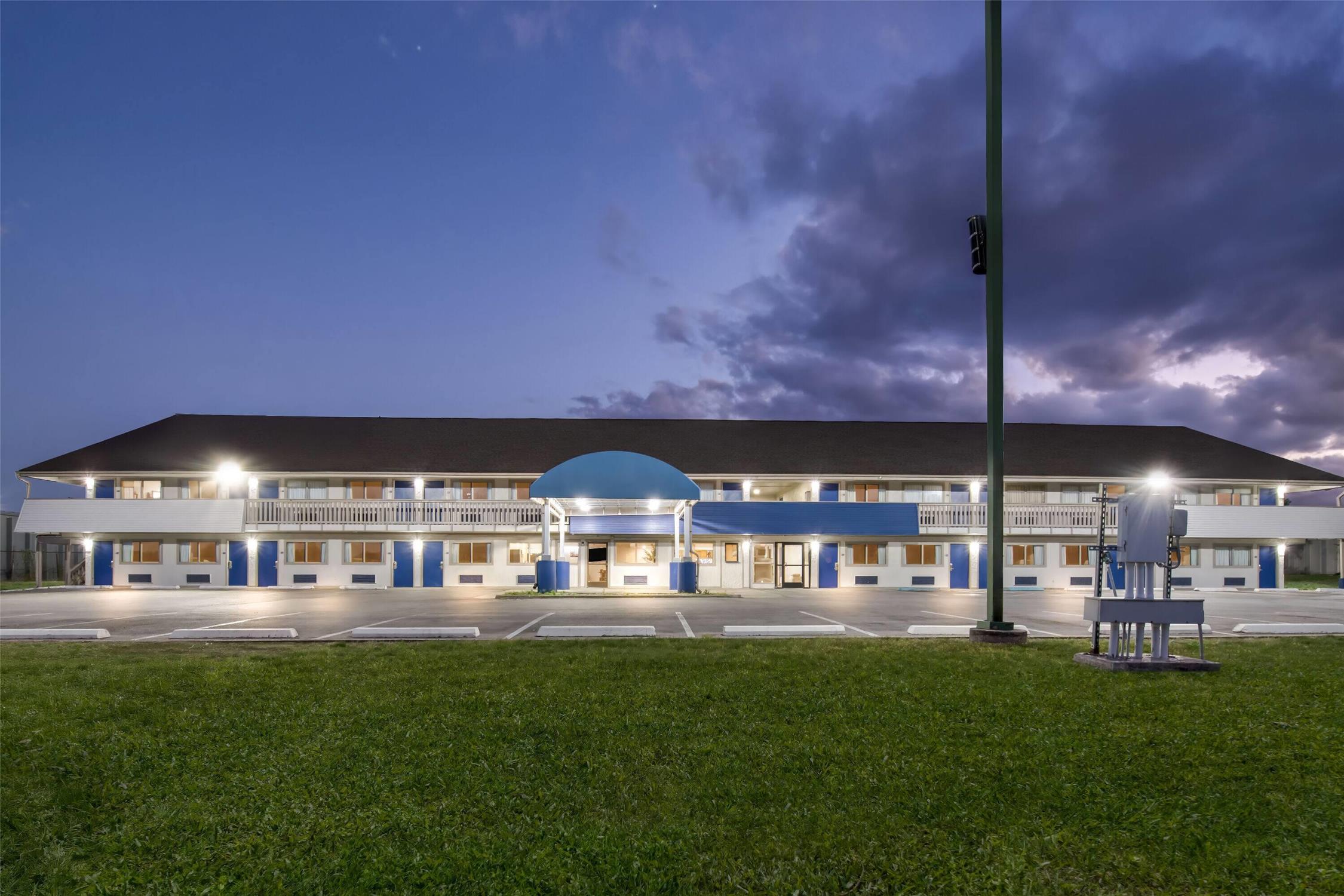 Days Inn By Wyndham Independence 3/45