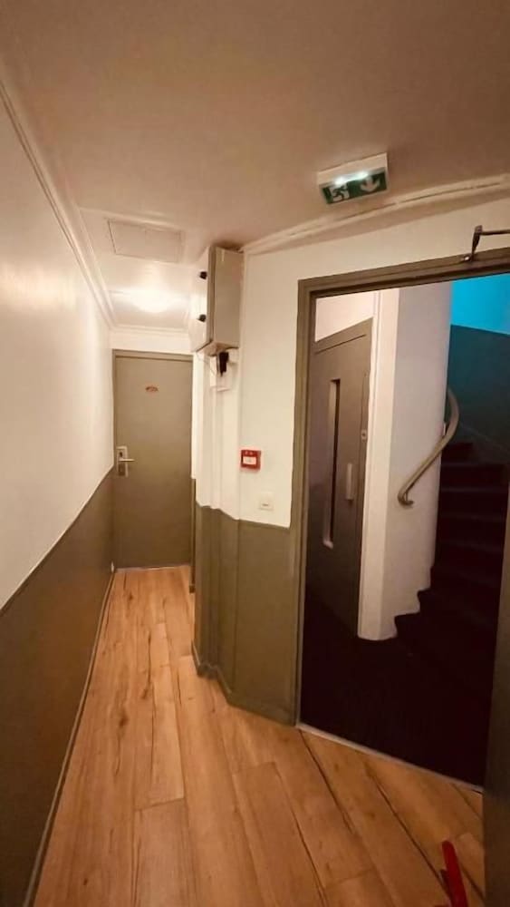 Jeff Hotel 11/60