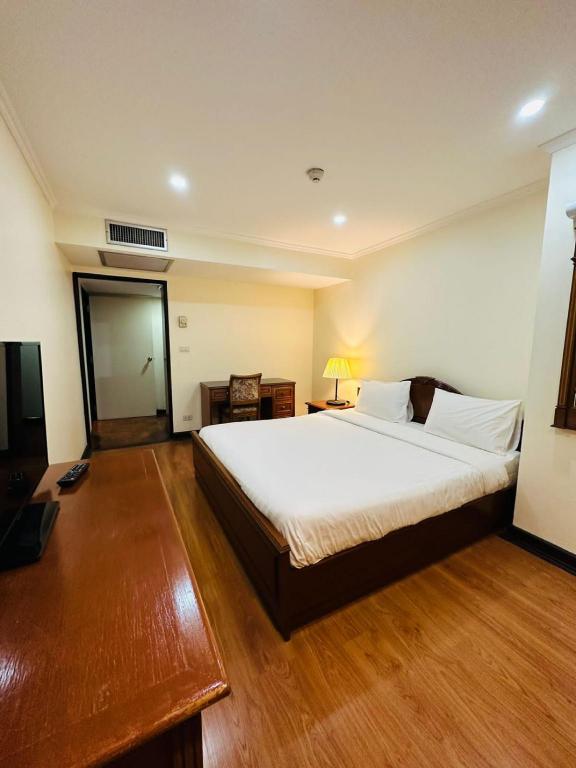 Suite, King Bed