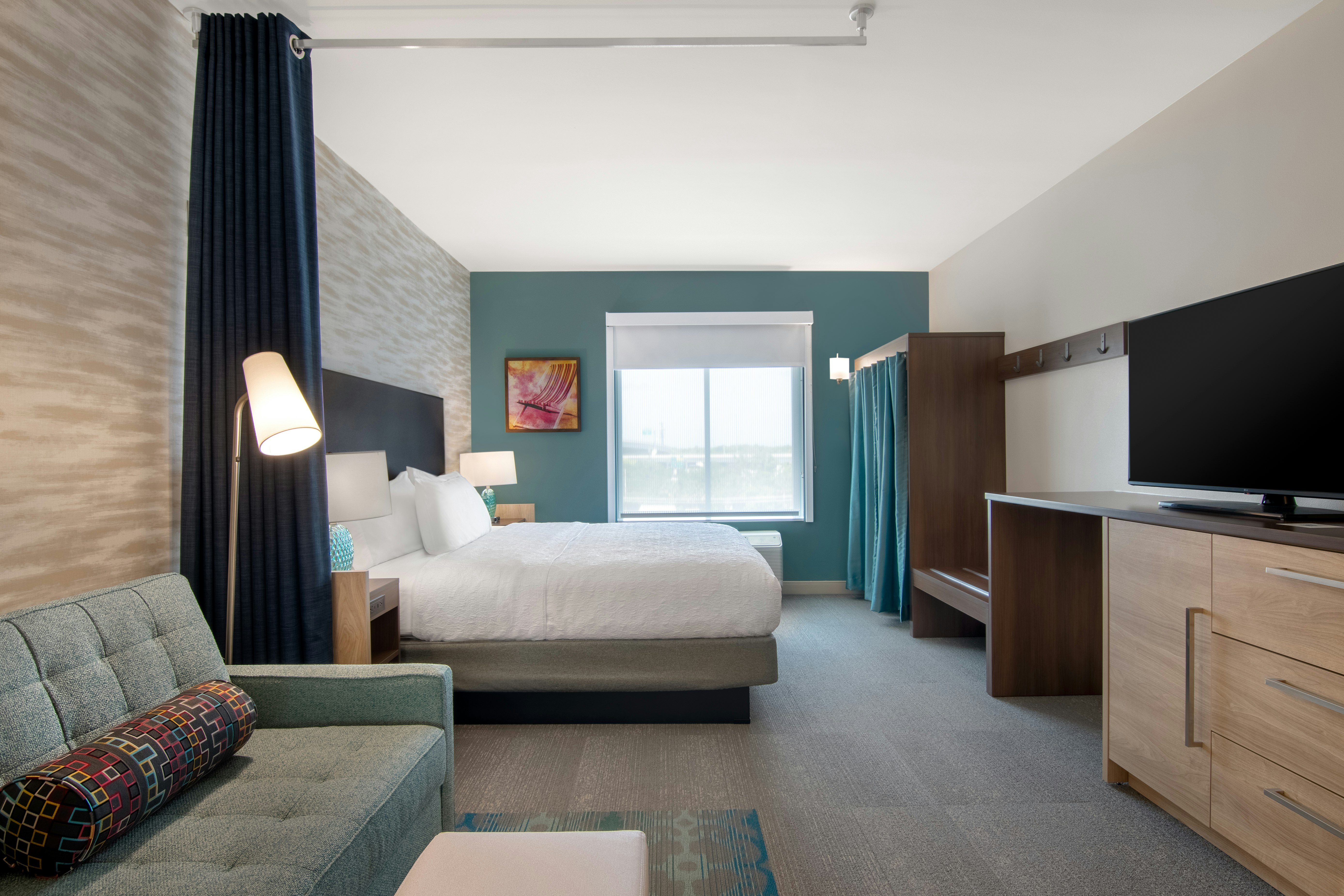 STUDIO, SUITE, KING BED