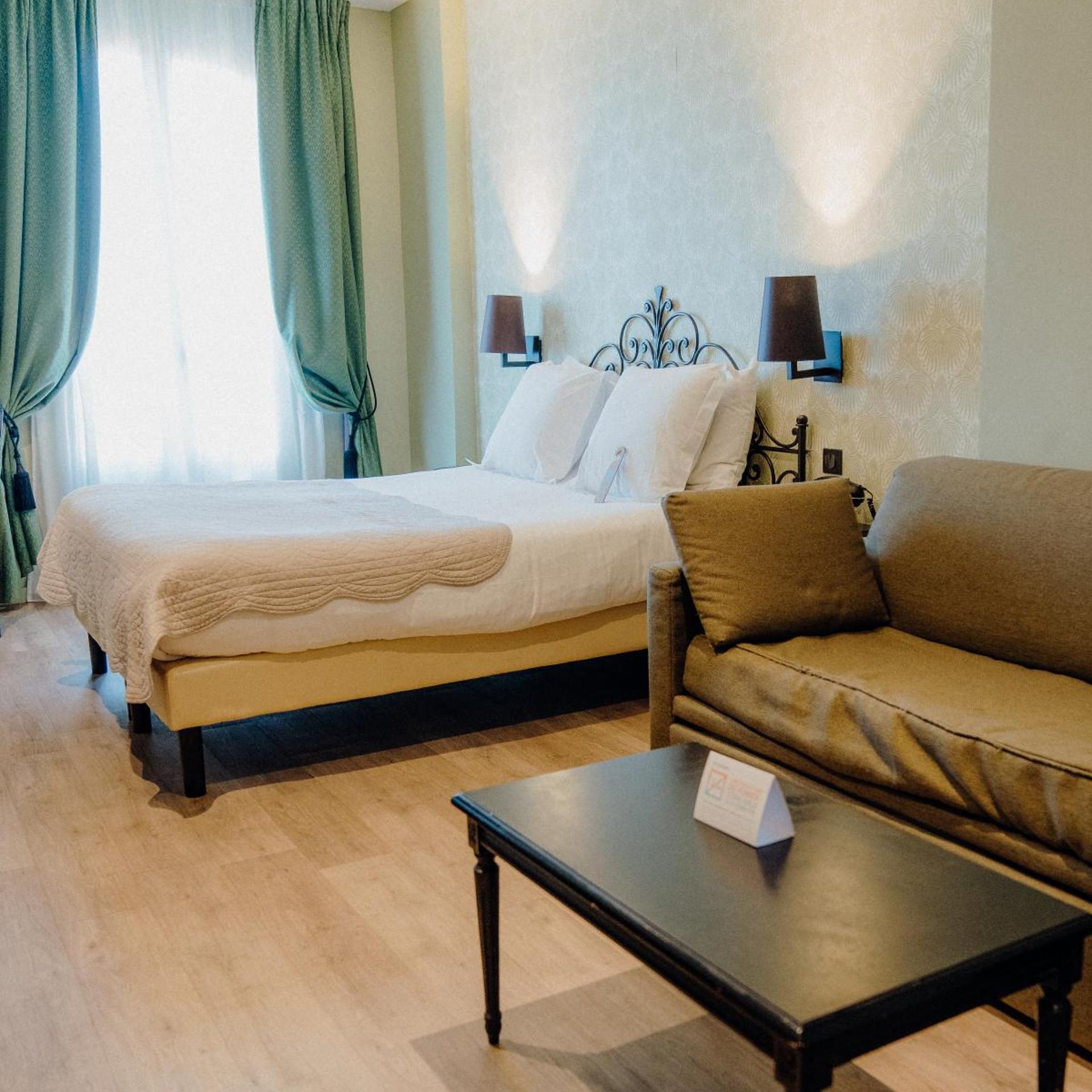غرفة ديلوكس بسرير مزدوج أو سريرين منفصلين، Hotel Le Grimaldi by HappyCulture 7/10