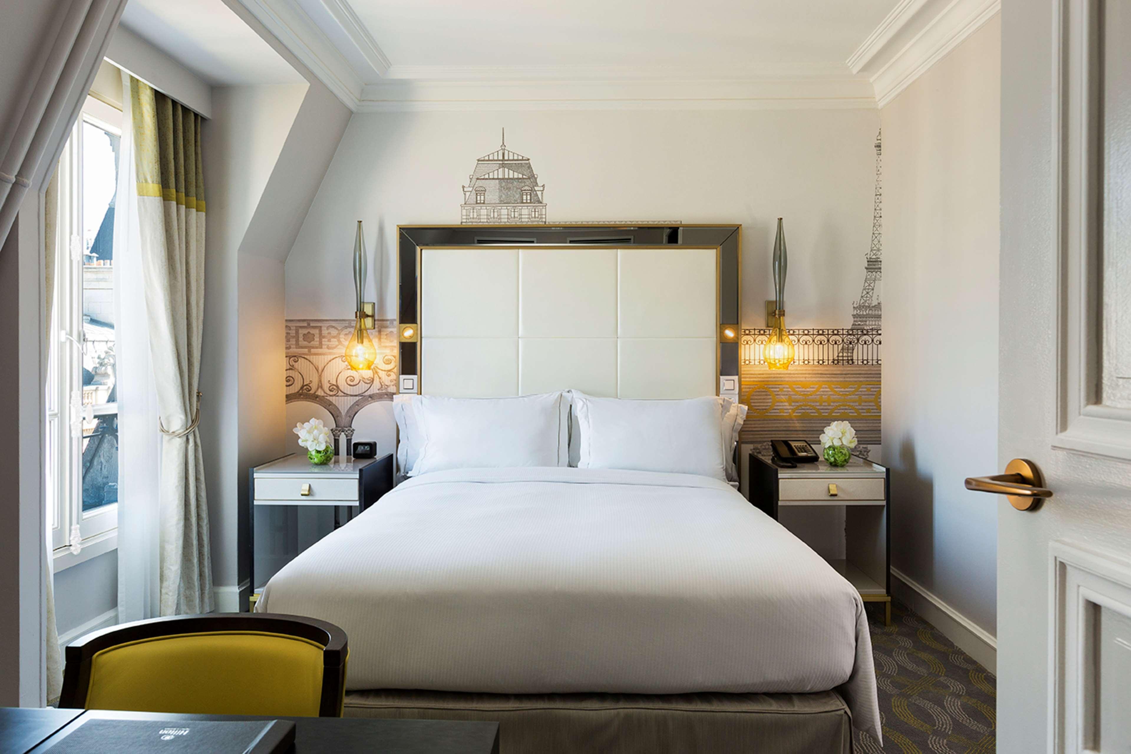 EXECUTIVE, SUITE