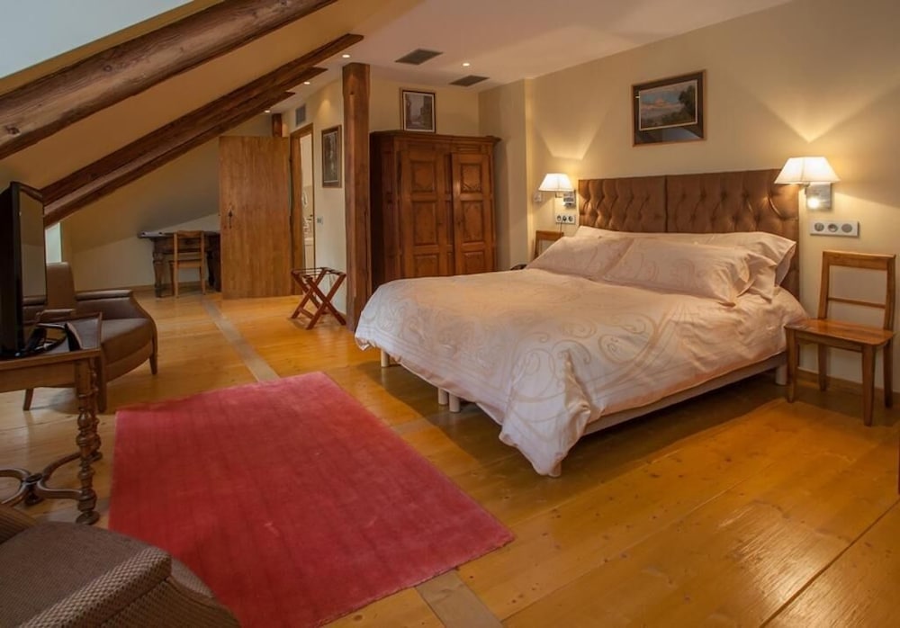 DELUXE, SUITE