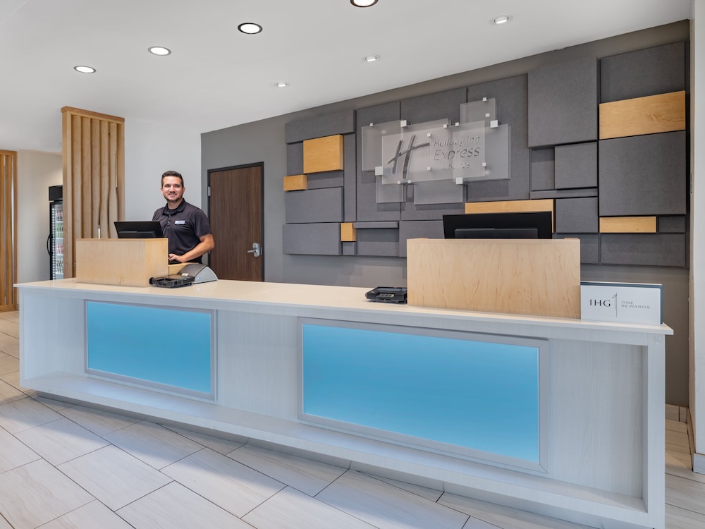 Holiday Inn Express & Suites Ruskin - Sun City 15/59