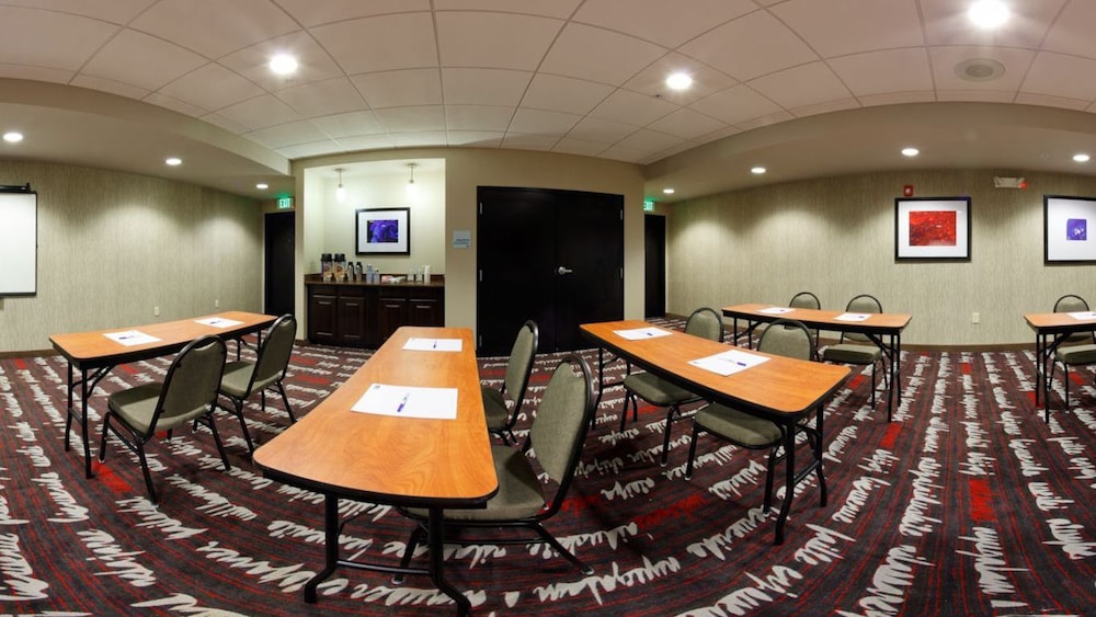 Holiday Inn Express Hotel Suites York Ne Market Street 44/46