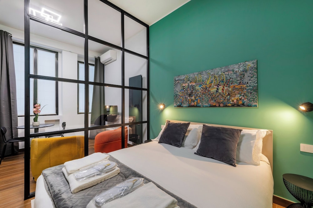 Milan Royal Suites Luxury Apartments 9/50