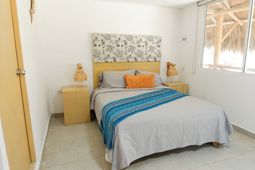 HOTEL ISLA REAL 12/48