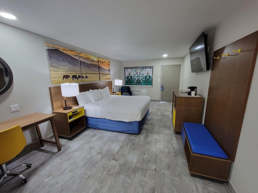 Days Inn by Wyndham Ruidoso Downs 21/54