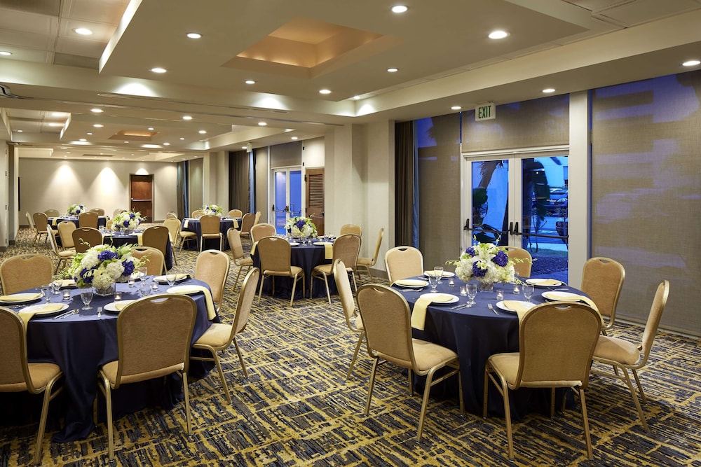 DoubleTree by Hilton Hotel LAX - El Segundo 64/84
