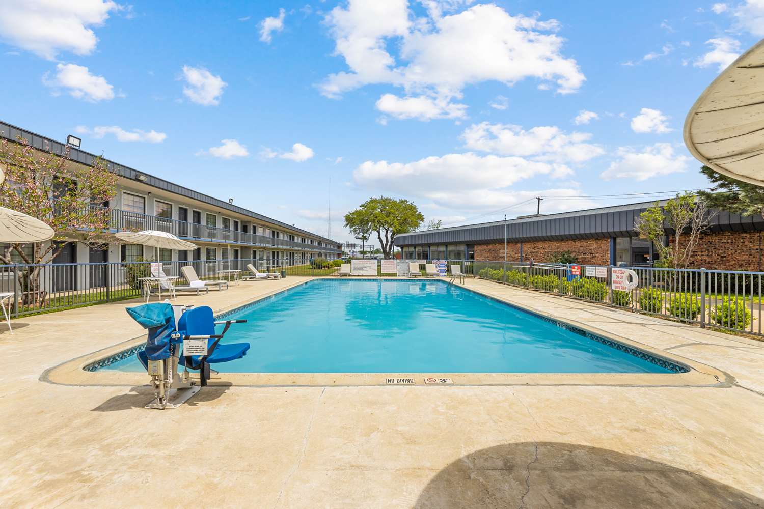 Americas Best Value Inn Ft. Worth Hurst 32/37