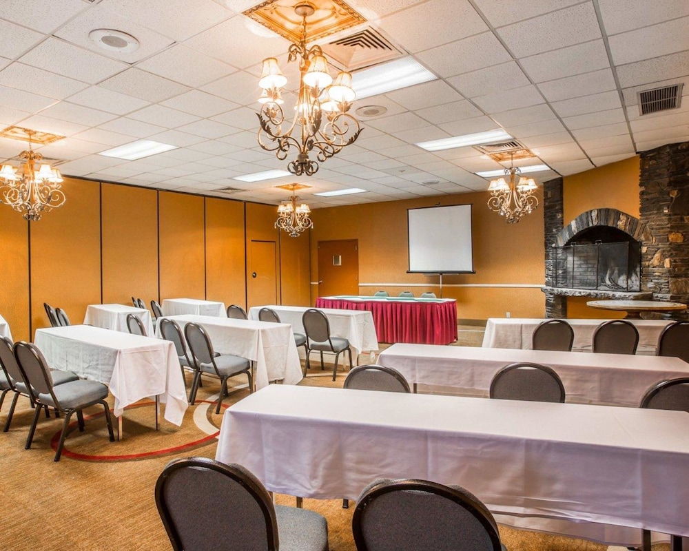Quality Inn & Conference Center Brattleboro North 60/64