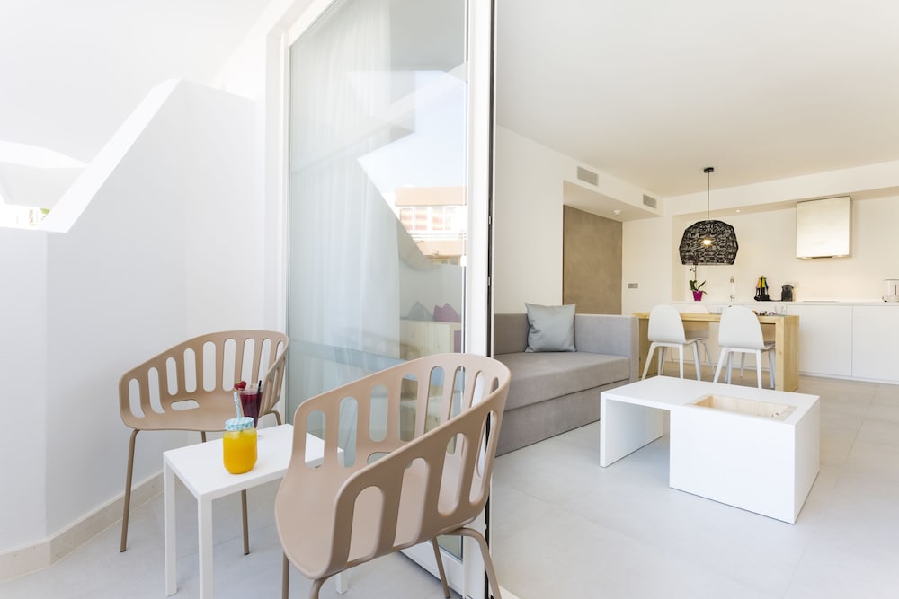 One Ibiza Suites 54/71