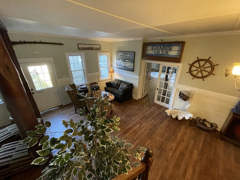 Blackbeard's Lodge 22/50