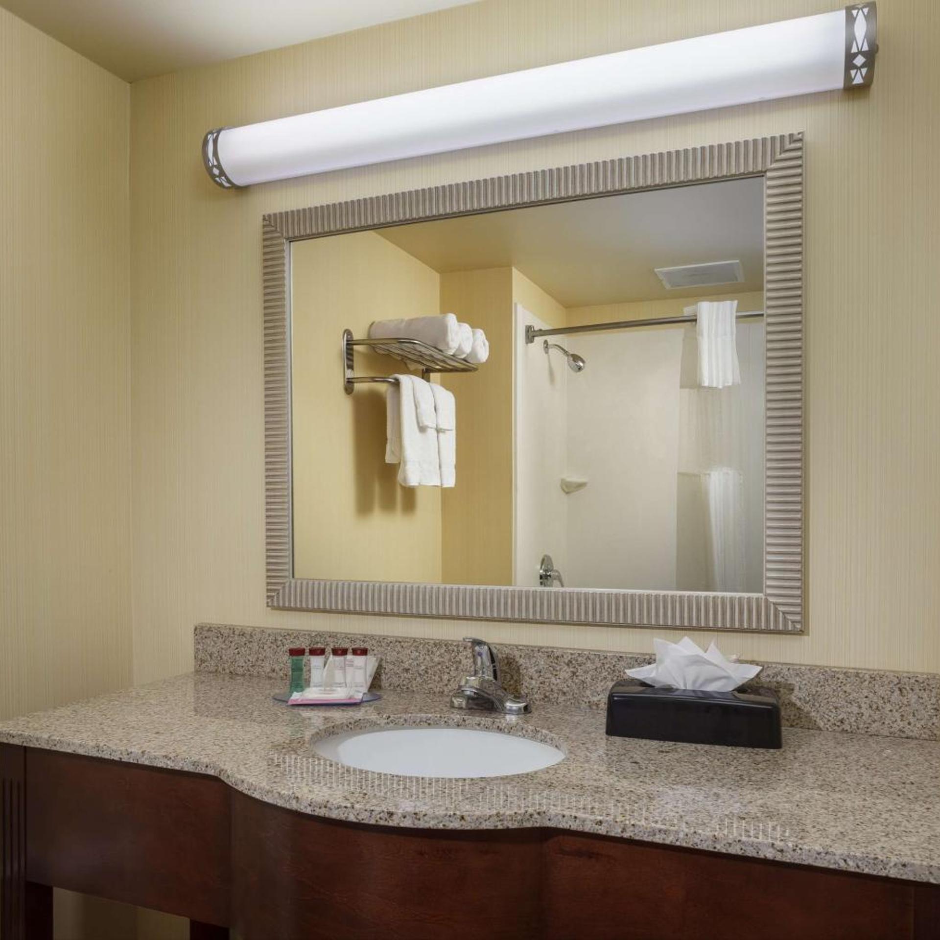جناح بسرير كينج وسرير كينج وسريرين كوين، Roosevelt Grand Dakota, SureStay Collection by Best Western 2/2