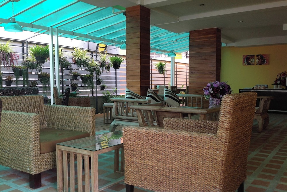 Yellow Tique Hotel 47/58