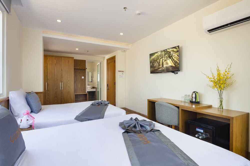 Quang Vinh Hotel 23/52