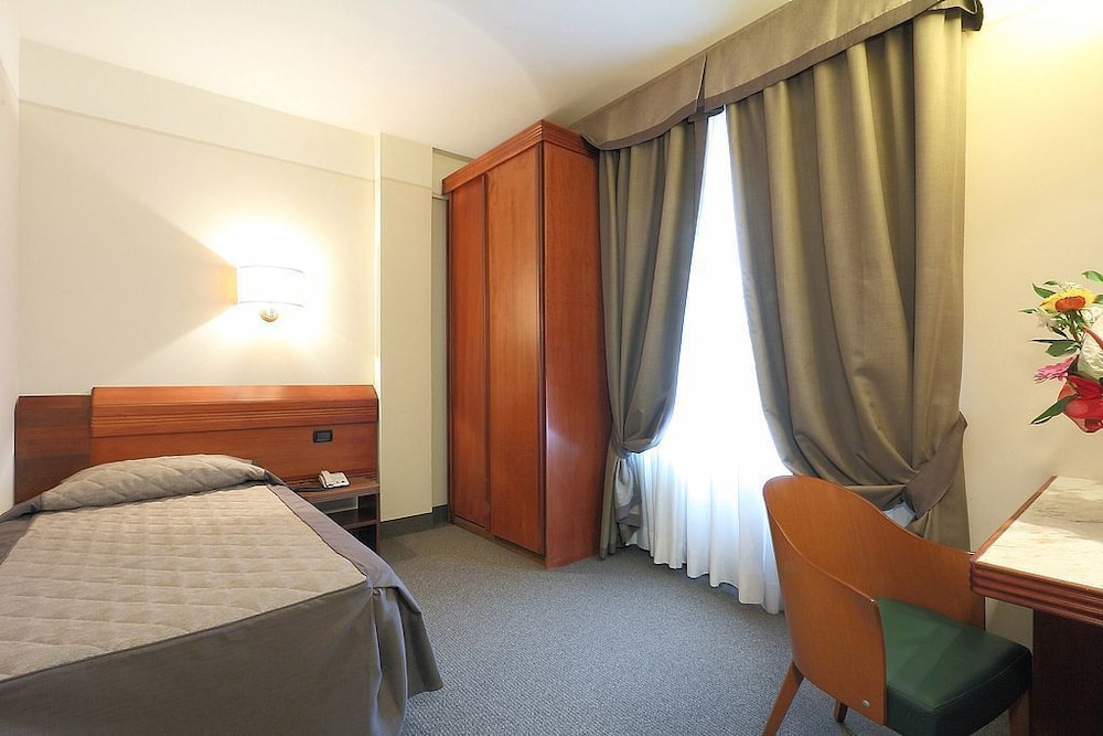 Arcadia Hotel 28/48