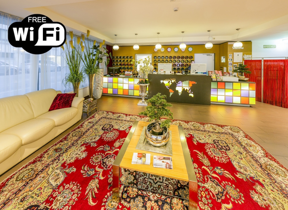 A T Holiday Hostel Wien 49/77