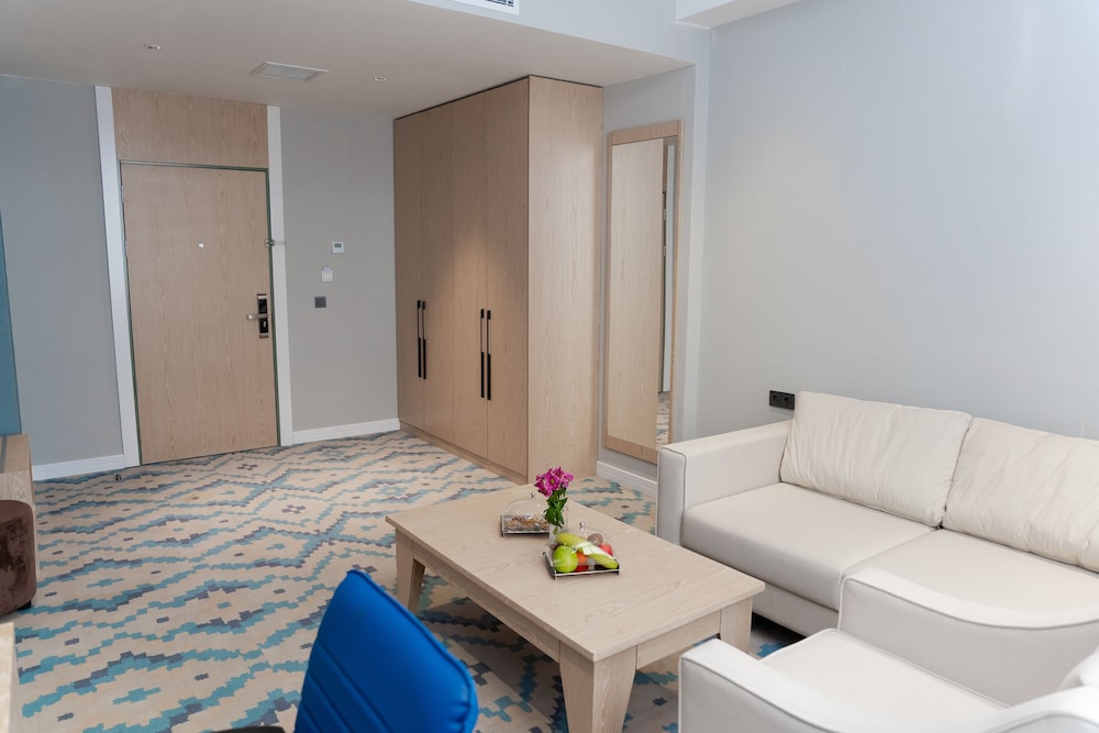 Park Dedeman Almaty 43/64