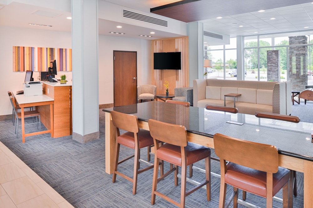 Holiday Inn Express And Suites Salem 39/45