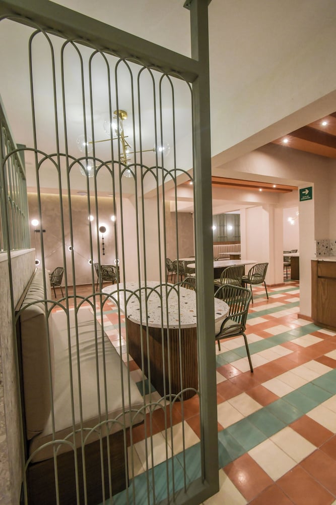 Expo Satelite Hotel and Suites 31/58