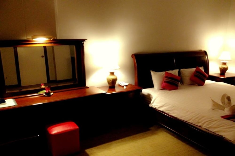 Thepnakorn Hotel 28/48
