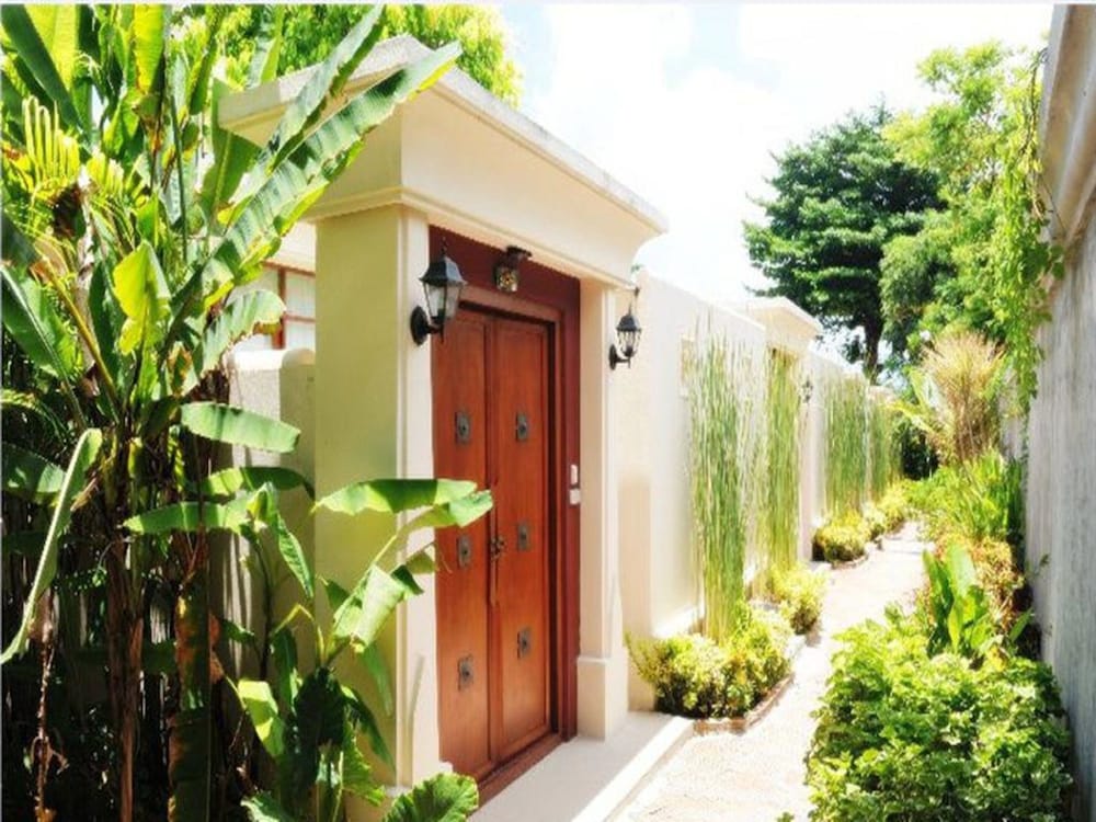Montien House 7/50