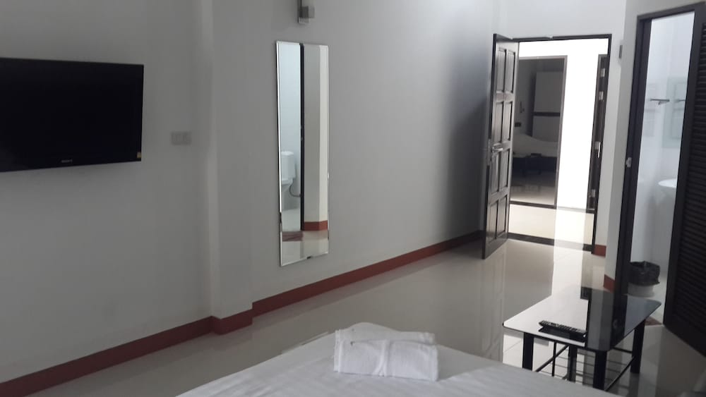 Sri Samui Hotel 10/24