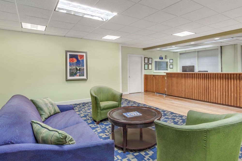 Days Inn By Wyndham Cullman 21/26