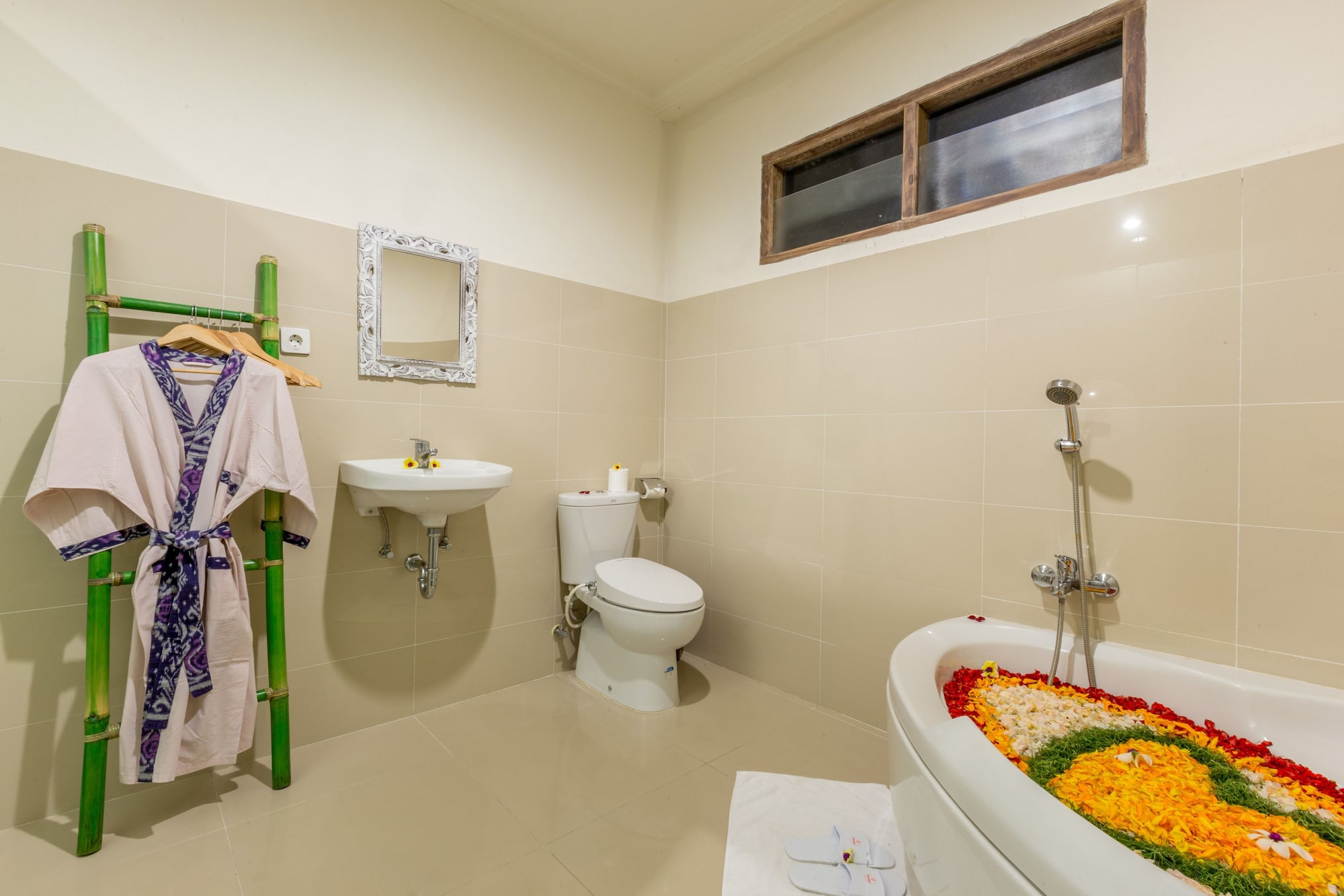 2 Bedrooms, Suite, King and Queen Bed