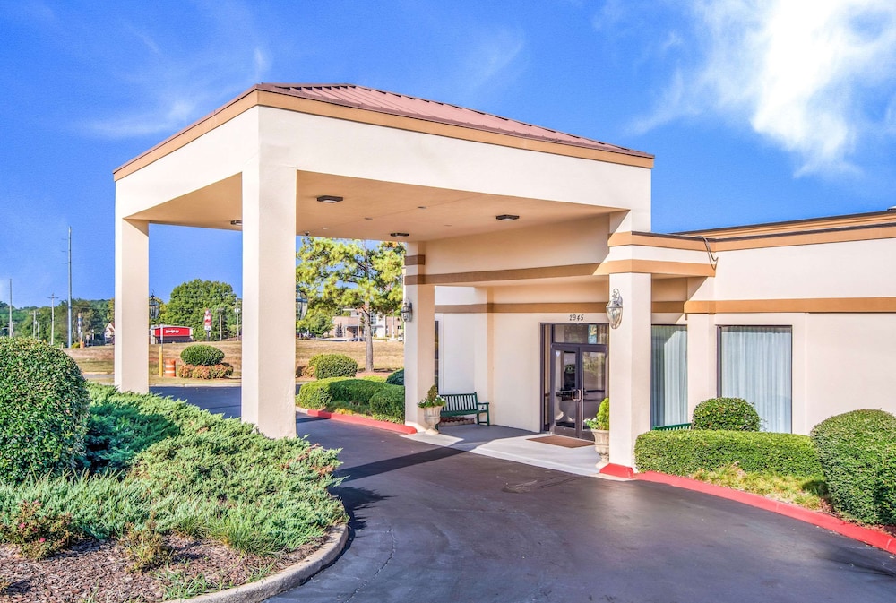 Quality Inn Suwanee I-85 7/39