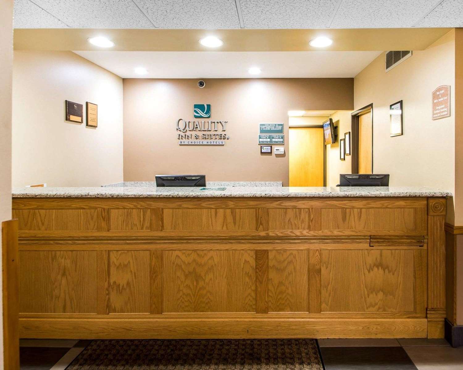 Quality Inn Mauston I-90 7/31