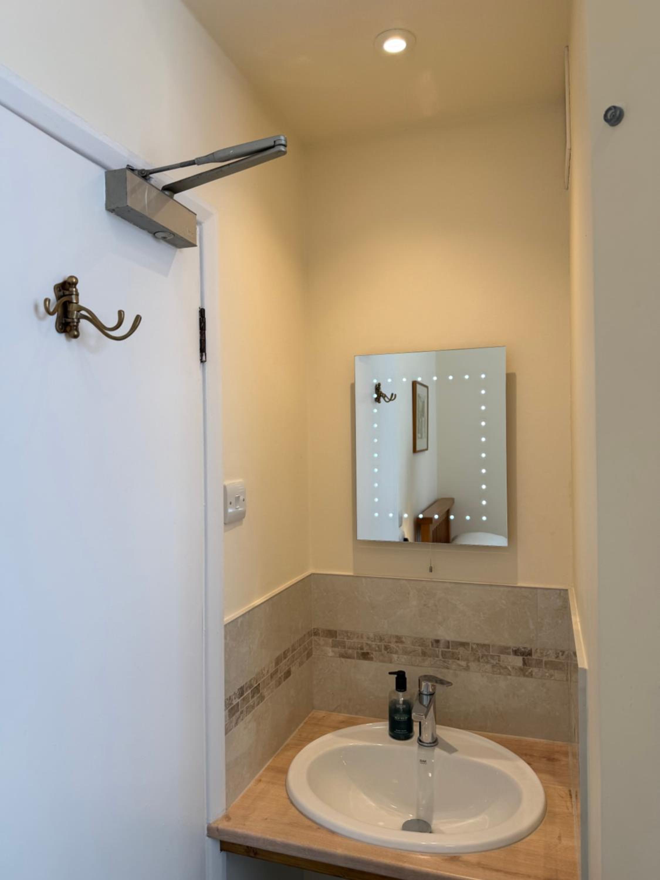 Oakwood Bed and Breakfast Heathrow 12/25